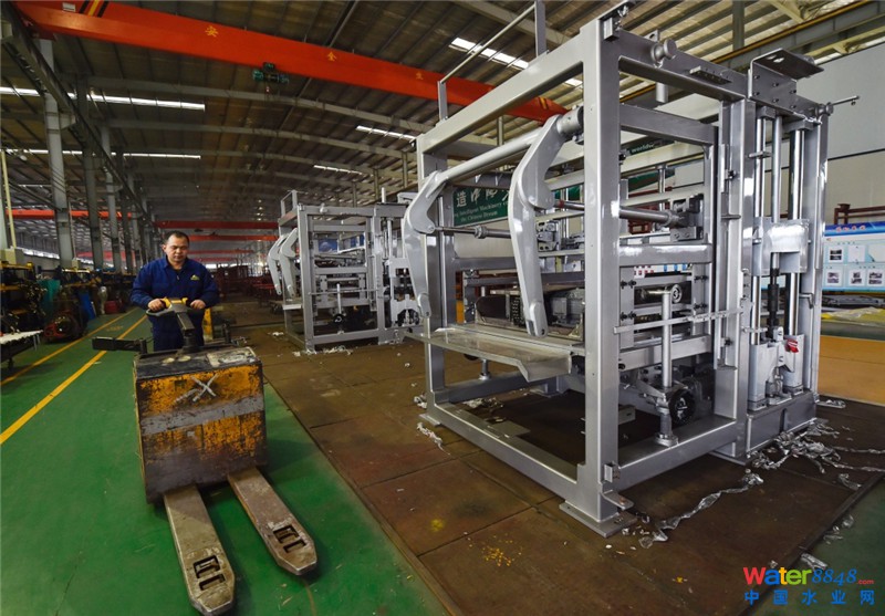 37ڸʡϰȺC(j)е޹˾Ĺһ_(ti)͸ˮuC(j)C(j)I(y)